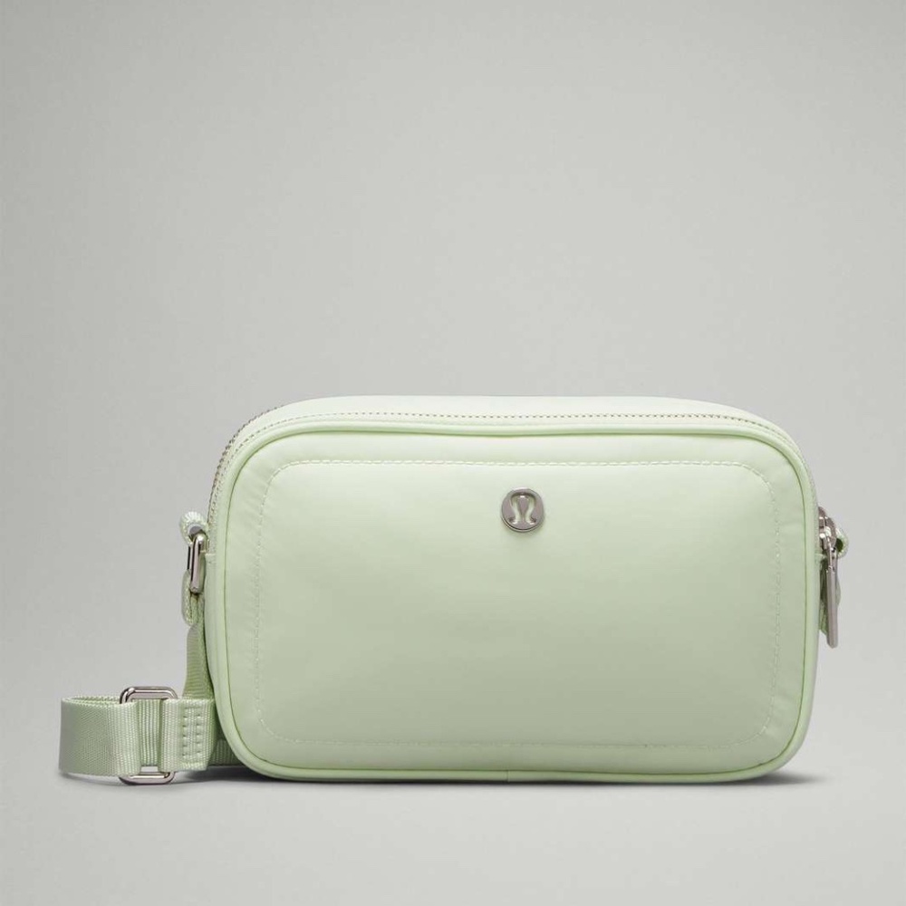 Lululemon Crossbody Camera Bag 2L - Kohlrabi Green